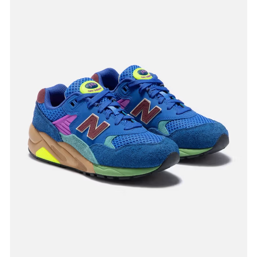 NWT New Balance MT580 Sneakers
